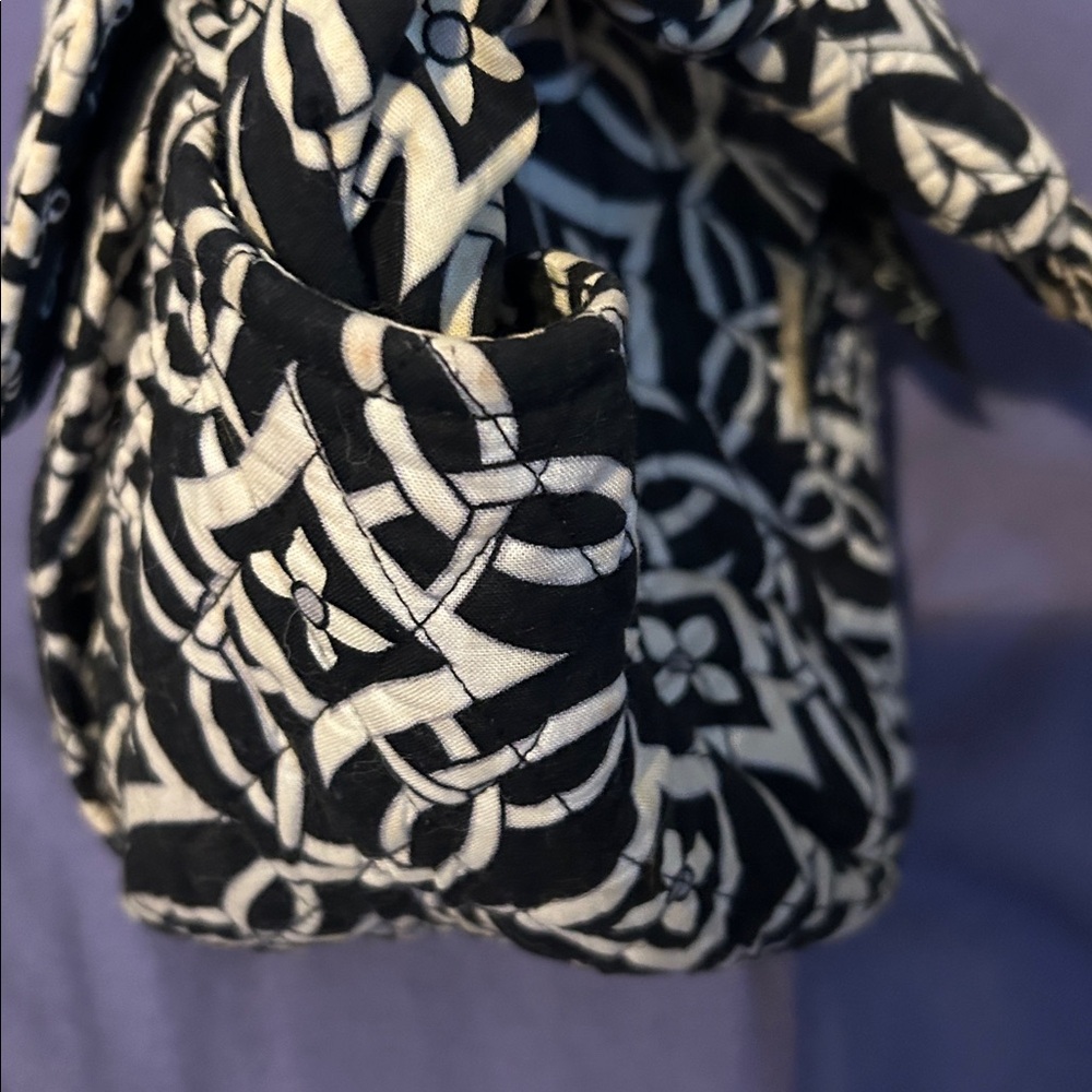 VERA BRADLEY “Concerto” quilted cotton Hobo. Black/white - Picture 4 of 9